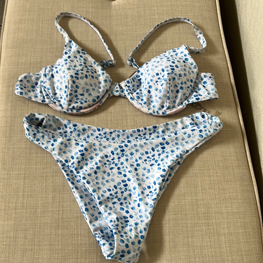 Super cute suit!